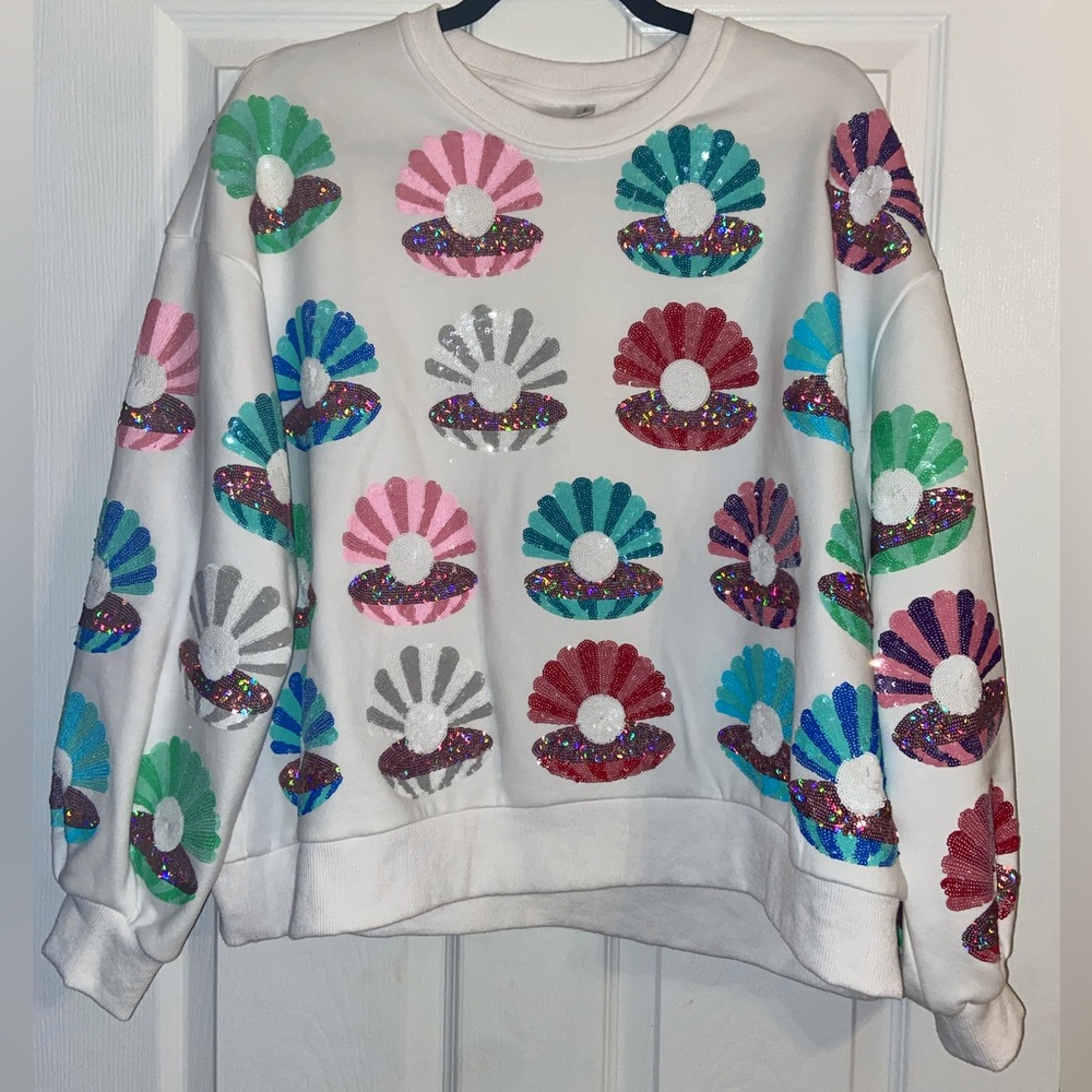 Queen of Sparkle Clam Shell Pullover